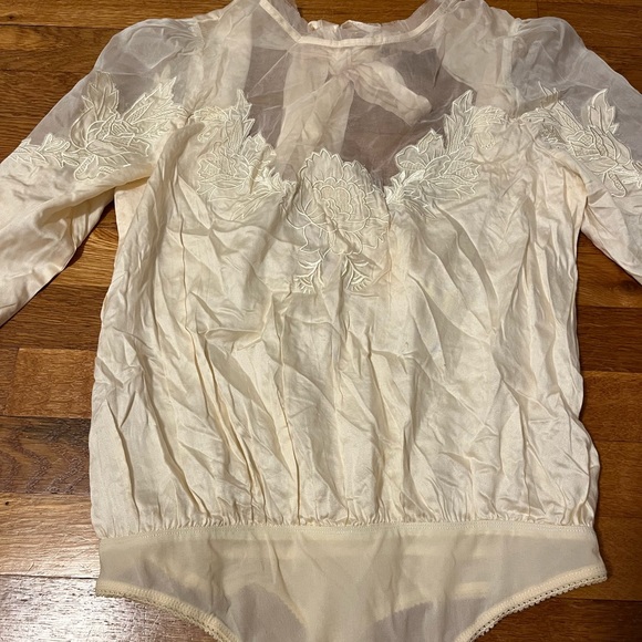NWOT Free People Off White Satin Long Sleeve Floral Embroidery Body Suit, Size S - Picture 6 of 9